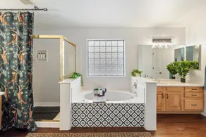 5 Bedroom 4 Bath Boutique Home PREMIUM LOCATION + heated pool option - Image 4