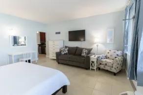 401 Getaway to a ... · U401 Balcony w/ River & Sunrise View! Resort Amenities! Free Parking/Wifi - Image 4