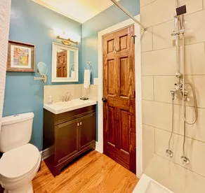 Sycamore Guesthouse, Sleeps 14+, Steps to Journeyman Distillery! - Image 5
