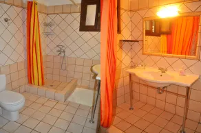 Quiet villa on Pelekas beach with 3 apartments and panoramic sea views - Image 3