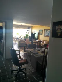 Beachfront apartment in Candeias - Image 4
