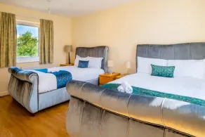Posh Wetheringsett in Milton Keynes - Image 3