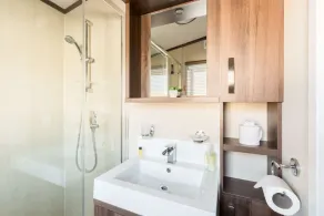 Wildflower, Premium Plus Hot Tub Lodge - Image 4