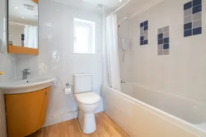 BLUE RIDGE, pet friendly, character holiday cottage in Polzeath - Image 5