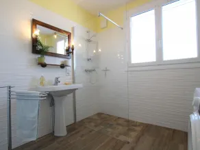 Spacious house in Yquelon with enclosed garden and internet, near Granville - Image 2