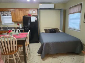 KING Bed, 60\"Roku TV, 3pmCk-In/Noon Ck-Out, Private, Q.Murphy Bed, Full Kitchen - Image 5