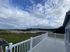 Lodge with a Sea View and Private Parking, Full Bathroom and En Suite - Image 4