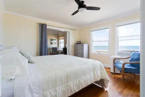 Waterfront home for family getaways - Image 4