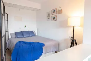 Apartamento junto a la playa con piscina y parking - Image 5