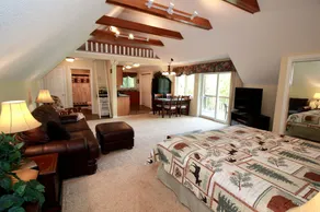 Lakeside Lookout has superb views of Norris Lake, a loft, and its own dock! - Image 3