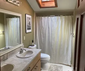 Lake living in a relaxed family and pet-friendly home - Image 4