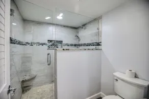 Cool & Clean Top Floor Remodeled Oceanfront Condo - Image 4