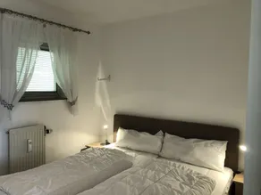 Small apartment with balcony and direct view of the lake on the 2nd floor - Image 4