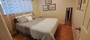 Cozy Downtown Apartment - Image 3