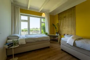 Het Voorhuis van de Oude Boerderij aan de Friese Meren met Eigen Steiger - Image 4