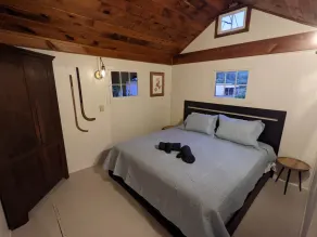 The Lodge: Restored Rustic 2 Bedroom On The River - Image 2