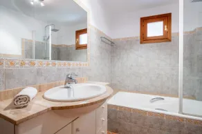 Maison de vacances « Horta Den Menut » avec vue montagne, piscine, Wi-Fi, jardin et terrasse - Image 3