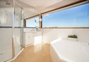 Perched at one of the highest points in Rye (Sleeps 11) - Image 4