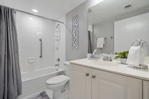 Luxury waterfront condo with the spectacular bay view - Image 2
