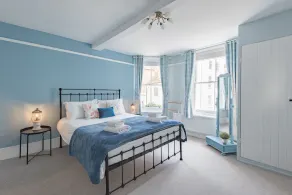 A gorgeous, dog Friendly, 3 bedroom seaside holiday home in the centre of Deal - Image 3