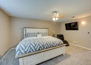 Quiet, Cozy Townhouse w/ all new appliances and furniture. - Image 4