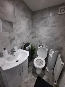 2 Bed House - Sleeps 6 - Parking - Wifi - Image 4
