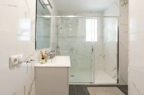 Maison de vacances \"Villa moderne avec piscine privée\" avec vue sur la mer, Wi-Fi et climatisation. - Image 2