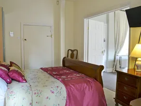 1 bedroom accommodation in Axminster - Image 5