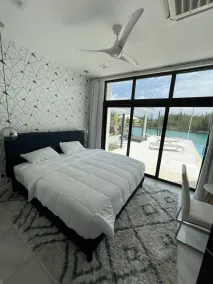 Waterfront luxury villa in Freeport Bahamas  - Image 4