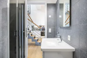 Top-apartment mit Galerieschlafzimmer, Dachterrasse und Einmaligem Hafenausblick - Image 2