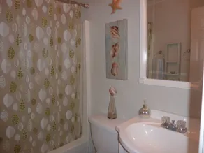 Smuk udsigt fra 2-bdrm Waterfront Condo - Image 5