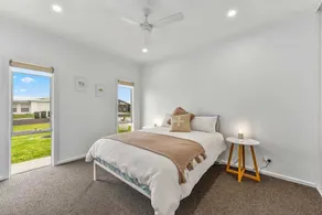 Bright & Easy -  Pet Friendly Outside 7 Cobb n Co Way Robe - Image 5
