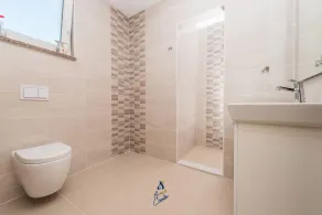 Modern 4 BD villa with heated pool for up to 8 guests - Image 2