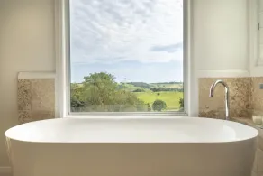 Boutique Ferienhäuser mit Blick auf Byron Bay - Image 3