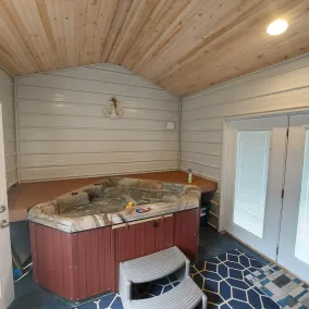 Fredeligt hjem i skoven, Saugatuck Township - Image 2
