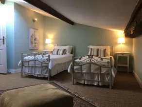 Beautiful apartment close to the riverfront - Image 5