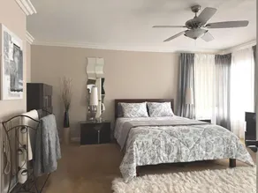 Spacious and comfy! Private Yard, Pool, Close to Beaches, Hiking, Golf & Shops! - Image 3