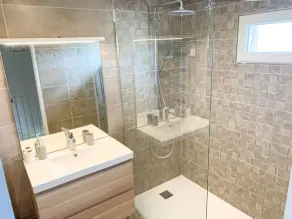 Superb, fully renovated villa 2 minutes from the beach - Image 2