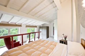 Design house in Tuscan style surrounded by nature - Image 5