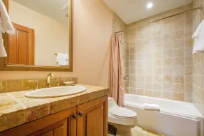 Premium Luxury Five Bedroom Townhouse with Hot Tub and Majestic Mountain Views 5 Townhouse by RedAwning - Image 4