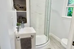 Beautifully decorated1BR Apartment - Full Kitchen, Private Backyard & Fire Pit! - Image 2