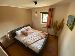 Typical house with swimming pool - Image 3
