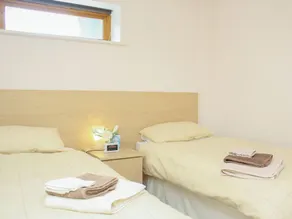 2 bedroom accommodation in Snodland - Image 4