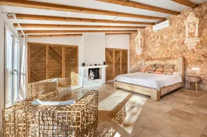 Luxurious villa with swimming pool - Image 4