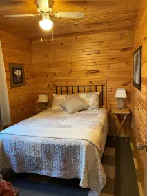 Charming Cottage with guest Cabin, hot tub and RV hook up - Image 5