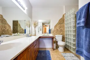 3BR condo w community pool/hot tub, BBQ - Image 4