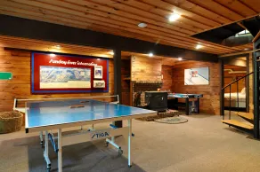 Winterfell: Ski Chalet Retreat, 2 Min Walk to Slopes, Hot Tub/Sauna, Sleeps 18! - Image 3