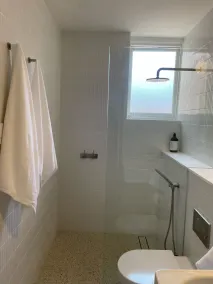 Beachfront Balmoral bliss designer NEWLY renovated apartment - Image 3