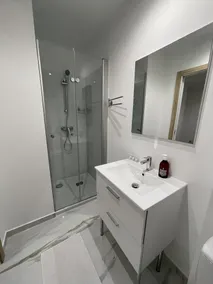 STUDIO 12 - Quiet ground floor, sleeps 1 to 2 - Image 2