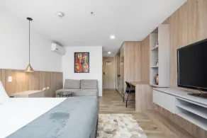 Go Living 1013 · Stylish Loft apt, kitchenette & AC and coworking - Image 5